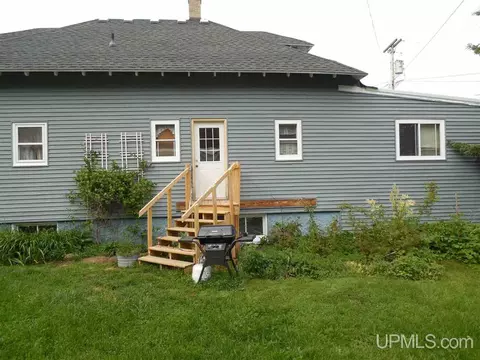 211 Cherry, Munising, MI 49862 photo 9