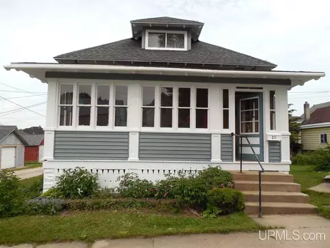 211 Cherry, Munising, MI 49862 photo 1