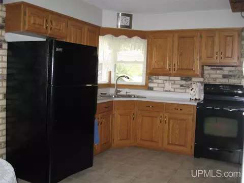 4375 M, Escanaba, MI 49829 photo 3