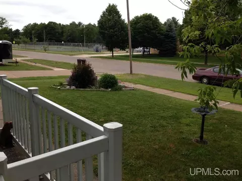 648 Poplar, Ishpeming, MI 49849 photo 4