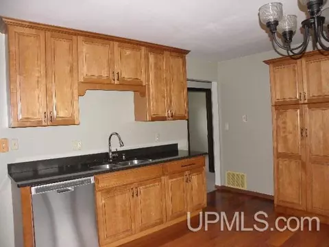 225 S Marigold, Ishpeming, MI 49849 photo 4