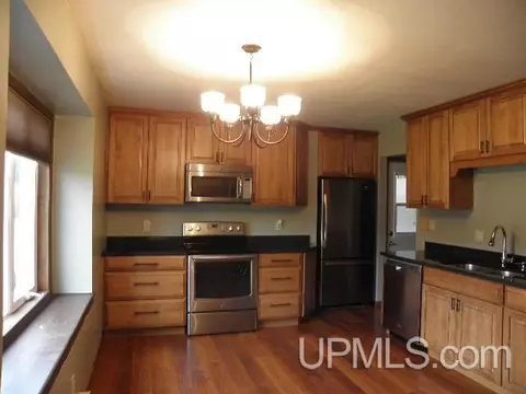 225 S Marigold, Ishpeming, MI 49849 photo 2