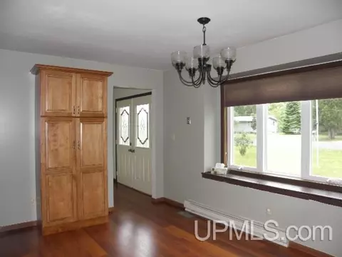 225 S Marigold, Ishpeming, MI 49849 photo 3