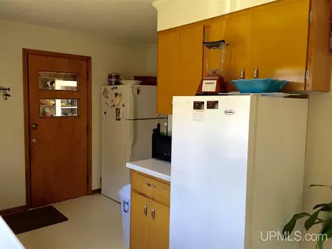 838 Palms, Ishpeming, MI 49849 photo 3