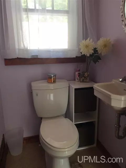 584 Jasper, Ishpeming, MI 49849 photo 9