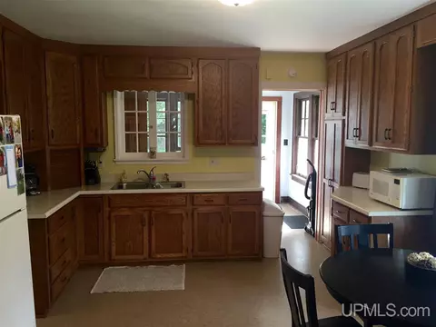 584 Jasper, Ishpeming, MI 49849 photo 8
