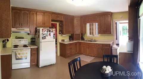 584 Jasper, Ishpeming, MI 49849 photo 7