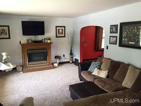 584 Jasper, Ishpeming, MI 49849 photo 2
