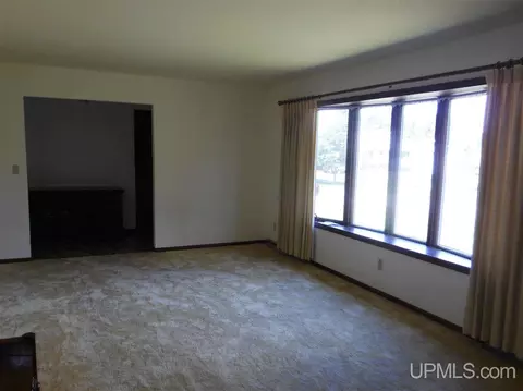 931 E, Iron Mountain, MI 49801 photo 2