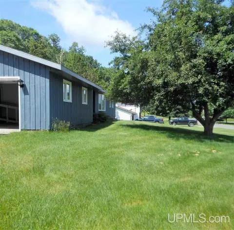 931 E, Iron Mountain, MI 49801 photo 21