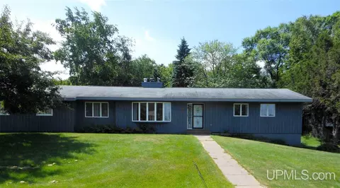 931 E, Iron Mountain, MI 49801 photo 1