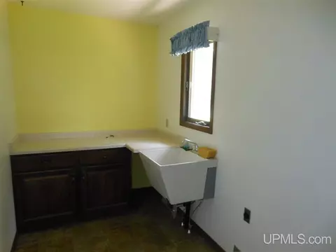 931 E, Iron Mountain, MI 49801 photo 14