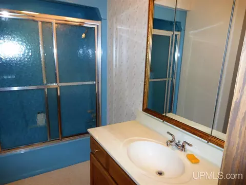931 E, Iron Mountain, MI 49801 photo 13