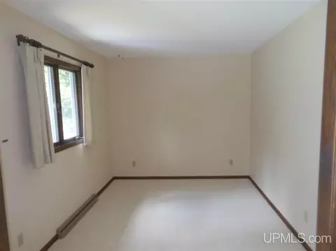 931 E, Iron Mountain, MI 49801 photo 10