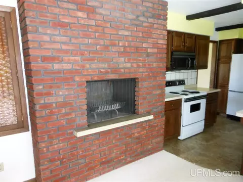 931 E, Iron Mountain, MI 49801 photo 4