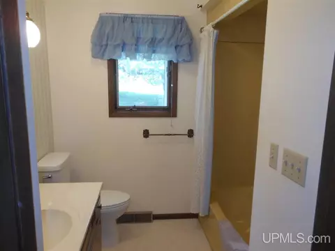 931 E, Iron Mountain, MI 49801 photo 15