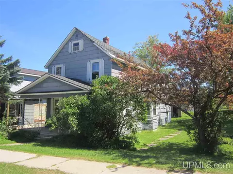 215 Hemlock, Munising, MI 49862 photo 1