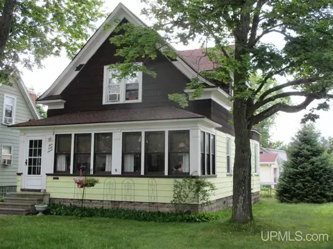 947 Stephenson, Escanaba, MI 49829 photo 1