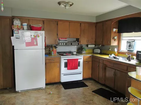 947 Stephenson, Escanaba, MI 49829 photo 2