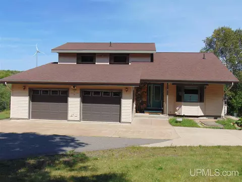 1945 North Lk, Ishpeming, MI 49849 photo 2