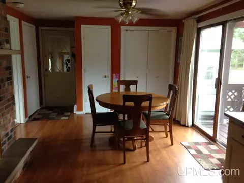4843 Danforth, Escanaba, MI 49829 photo 3