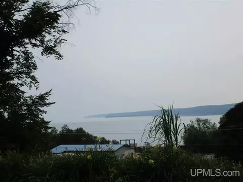 931 W Munising, Munising, MI 49862 photo 3