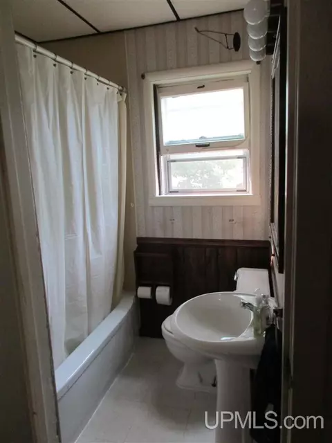 931 W Munising, Munising, MI 49862 photo 8