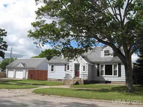 1100 S 11th, Escanaba, MI 49829 photo 1