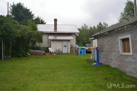 22 Oak, L'anse, MI 49946 photo 3
