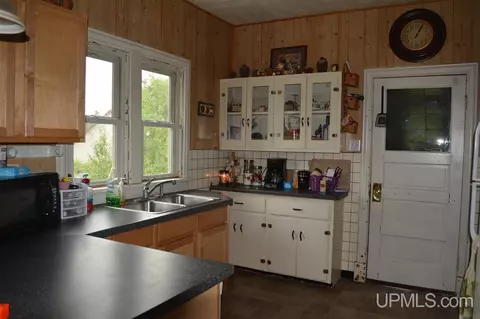 22 Oak, L'anse, MI 49946 photo 4
