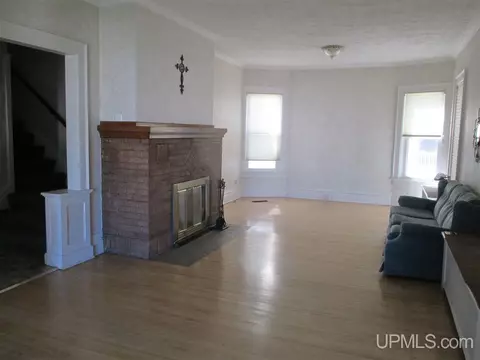 316 S 3rd, Escanaba, MI 49829 photo 2