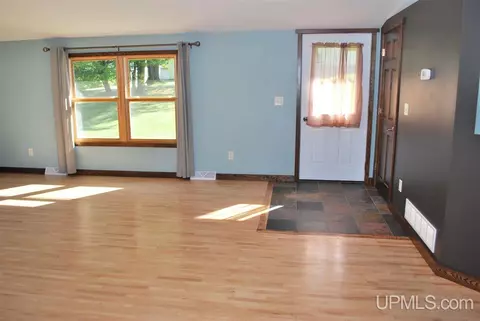 79 4th, South Range, MI 49963 photo 3