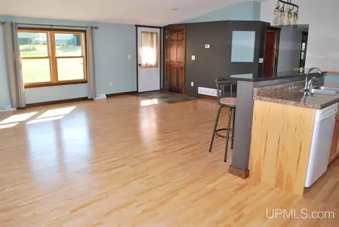 79 4th, South Range, MI 49963 photo 4