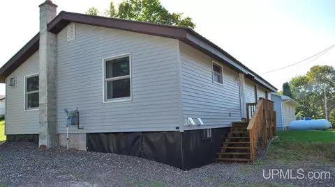 79 4th, South Range, MI 49963 photo 1