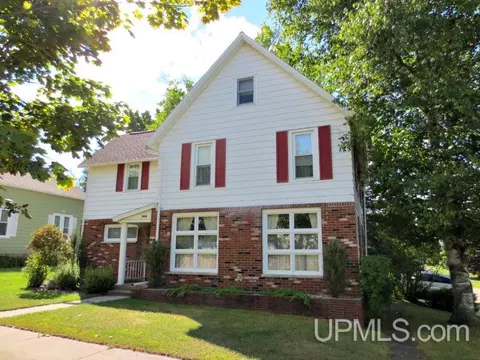 503 E A, Iron Mountain, MI 49801 photo 1