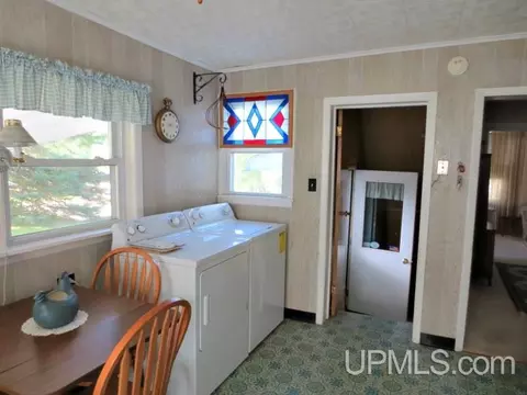503 E A, Iron Mountain, MI 49801 photo 4