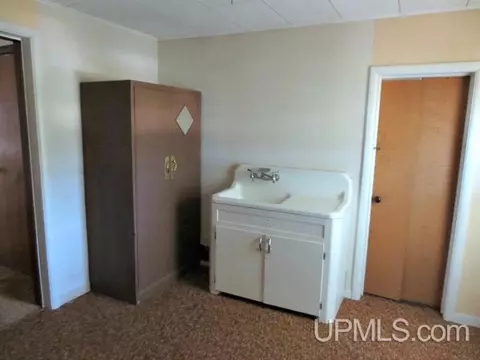 503 E A, Iron Mountain, MI 49801 photo 17