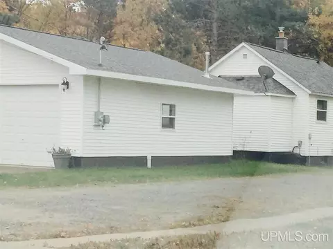 1409 Wright, Marquette, MI 49855 photo 1