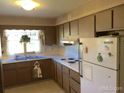 255 S Marigold, Ishpeming, MI 49849 photo 16