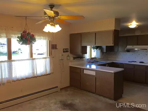 255 S Marigold, Ishpeming, MI 49849 photo 12