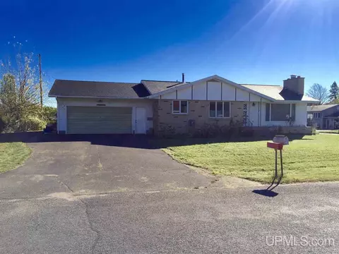 255 S Marigold, Ishpeming, MI 49849 photo 2