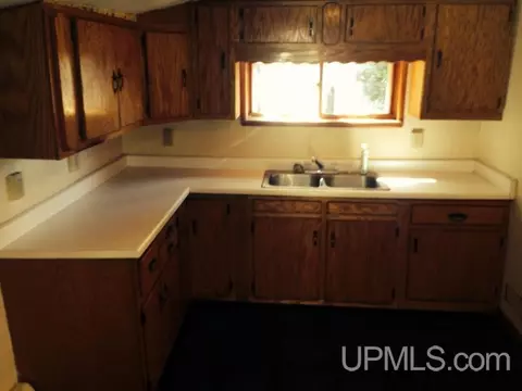 212 E Johnson, Ishpeming, MI 49849 photo 5