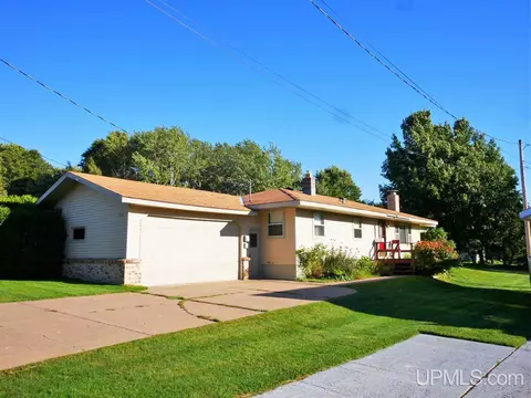 934 Willow, Hancock, MI 49930 photo 1