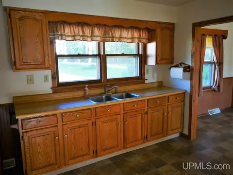 934 Willow, Hancock, MI 49930 photo 5