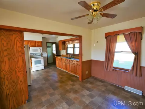 934 Willow, Hancock, MI 49930 photo 7