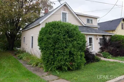 326 W Johnson, Ishpeming, MI 49849 photo 2