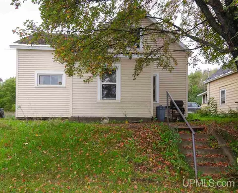 326 W Johnson, Ishpeming, MI 49849 photo 3