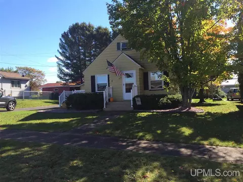 672 Duncan, Ishpeming, MI 49849 photo 2