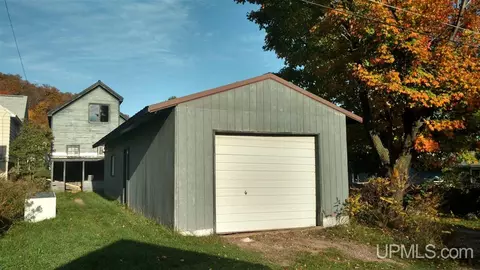 215 Chestnut, Munising, MI 49862 photo 3