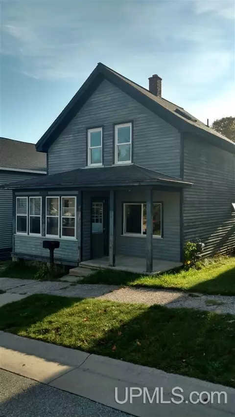 215 Chestnut, Munising, MI 49862 photo 2